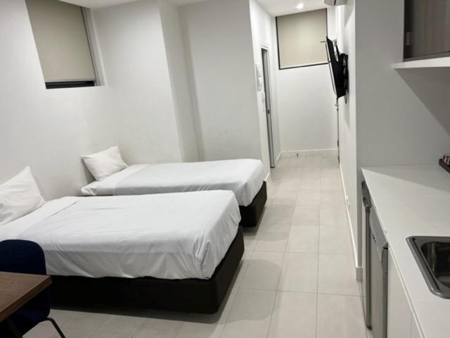 Whitehorse Apartments Hotel Бокс Хил Екстериор снимка