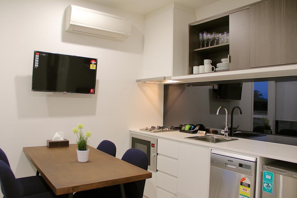 Whitehorse Apartments Hotel Бокс Хил Екстериор снимка