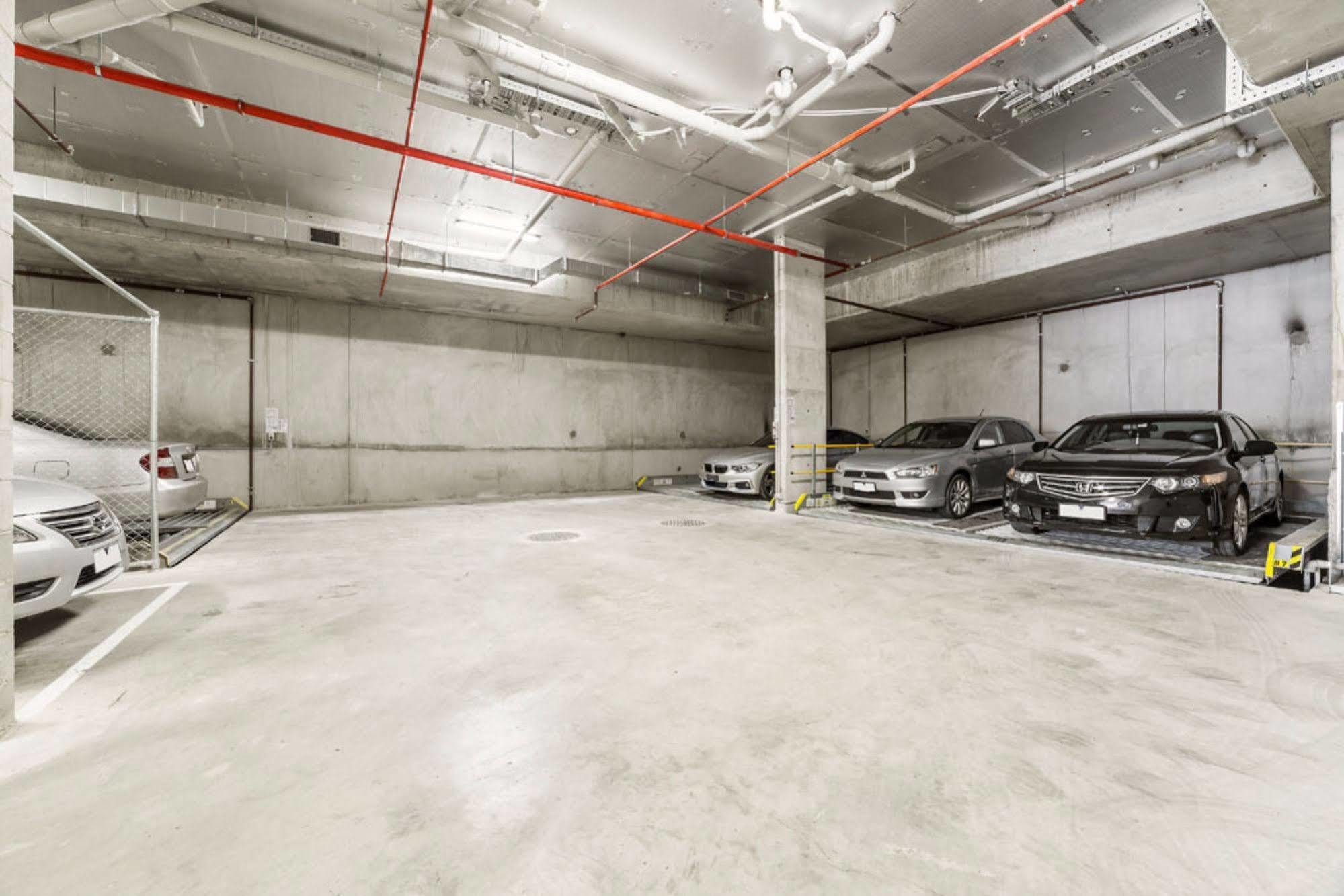 Whitehorse Apartments Hotel Бокс Хил Екстериор снимка
