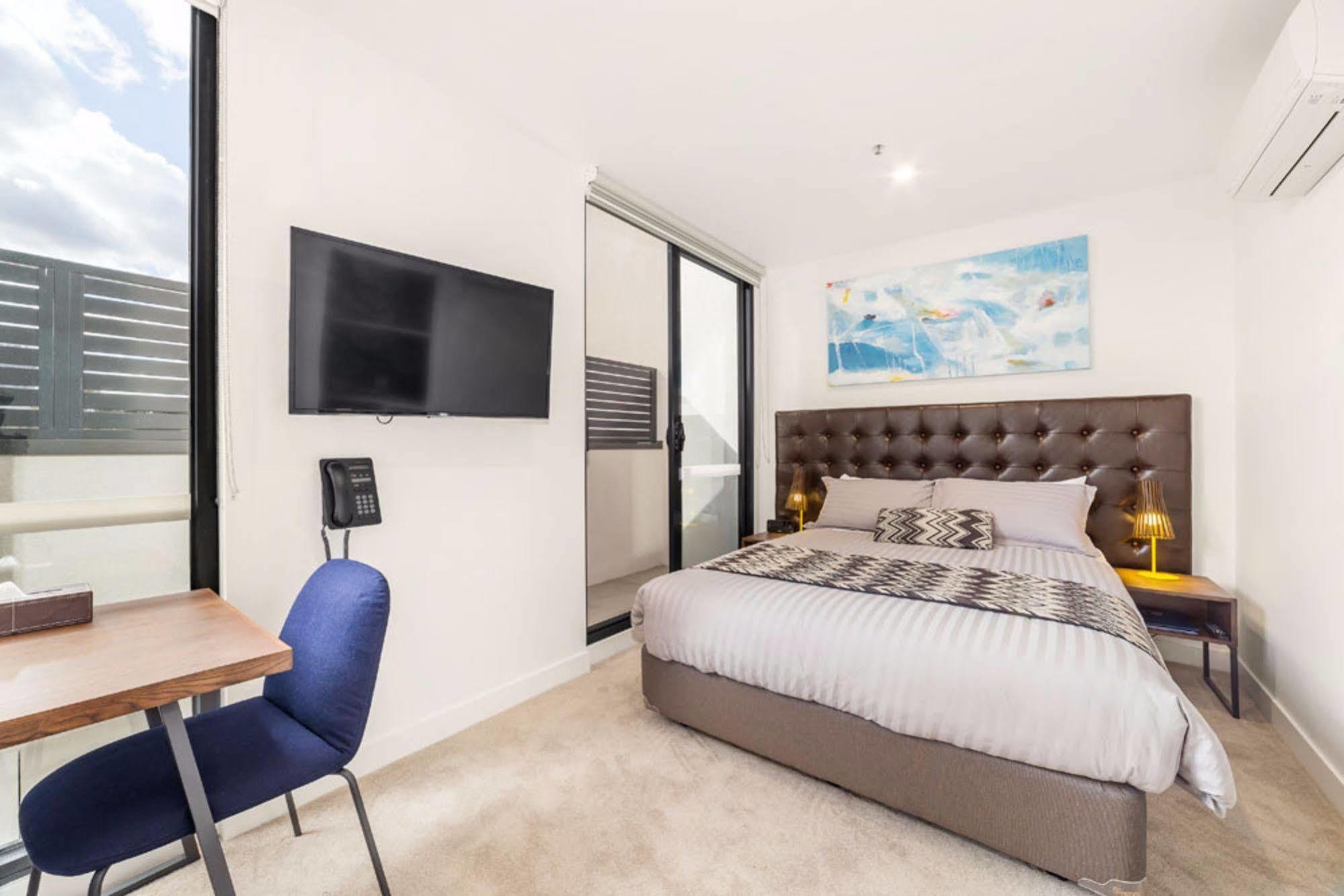 Whitehorse Apartments Hotel Бокс Хил Екстериор снимка