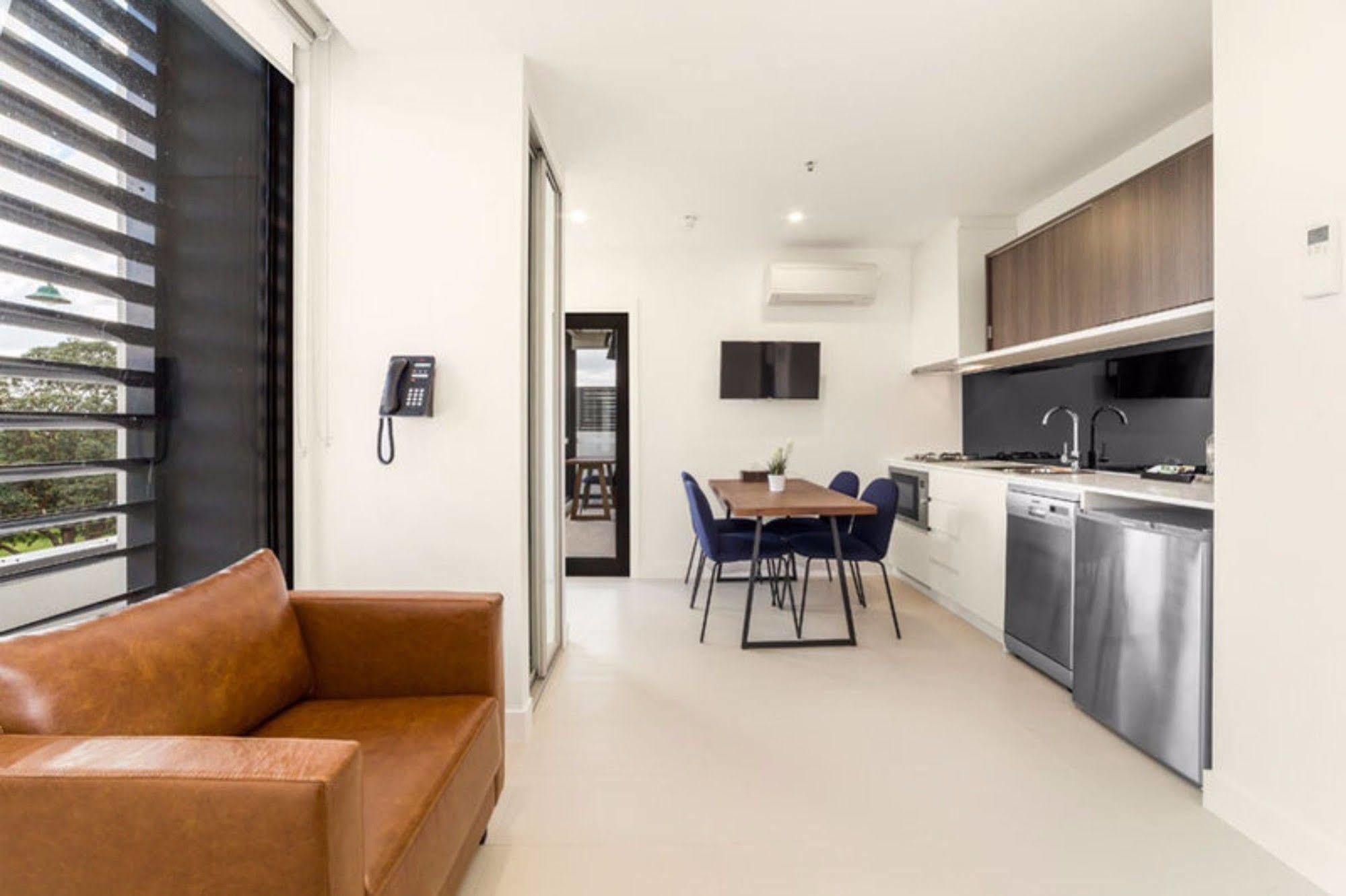 Whitehorse Apartments Hotel Бокс Хил Екстериор снимка