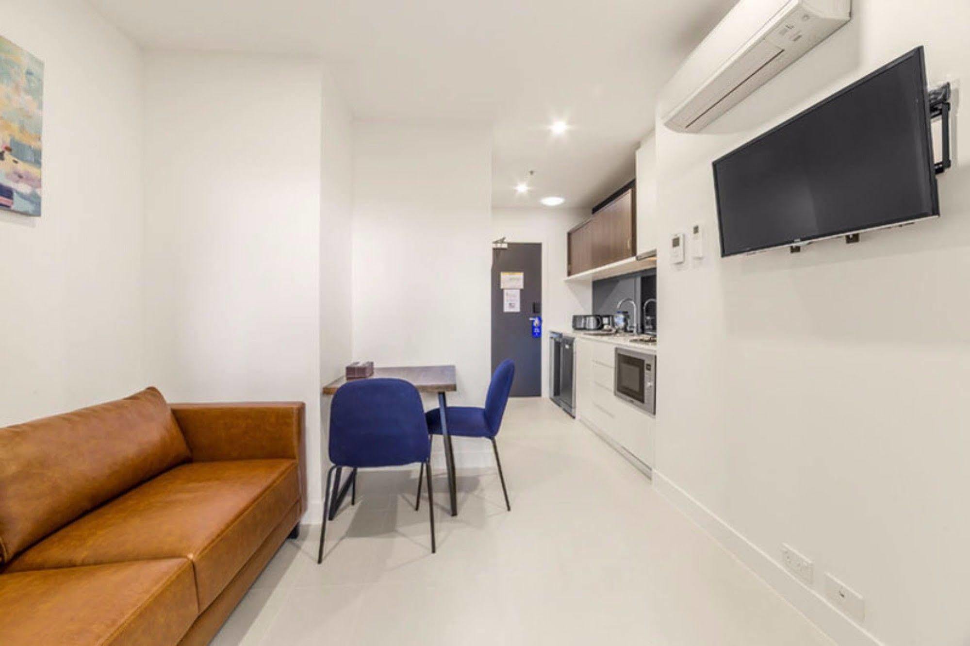 Whitehorse Apartments Hotel Бокс Хил Екстериор снимка