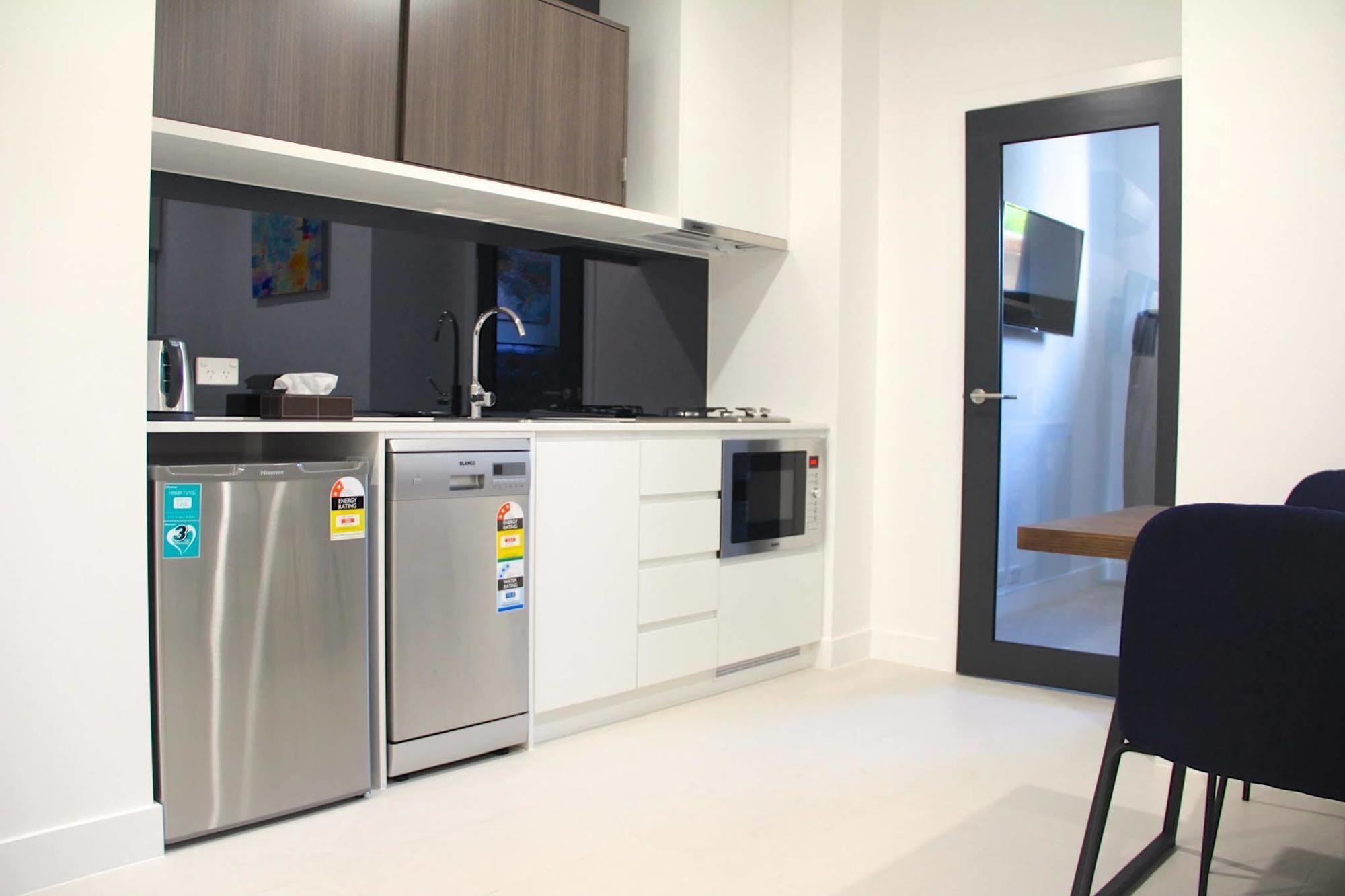 Whitehorse Apartments Hotel Бокс Хил Екстериор снимка