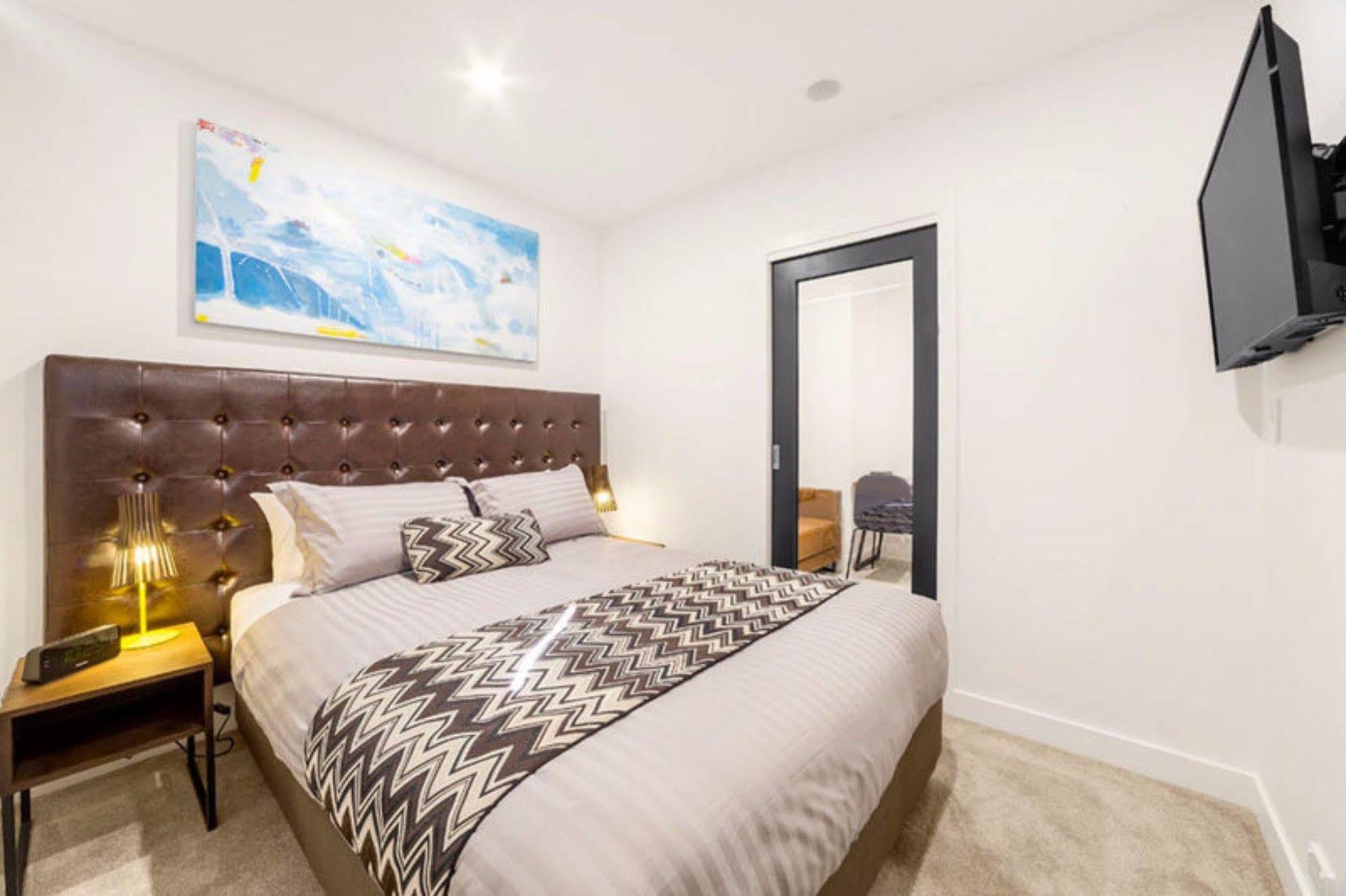 Whitehorse Apartments Hotel Бокс Хил Екстериор снимка