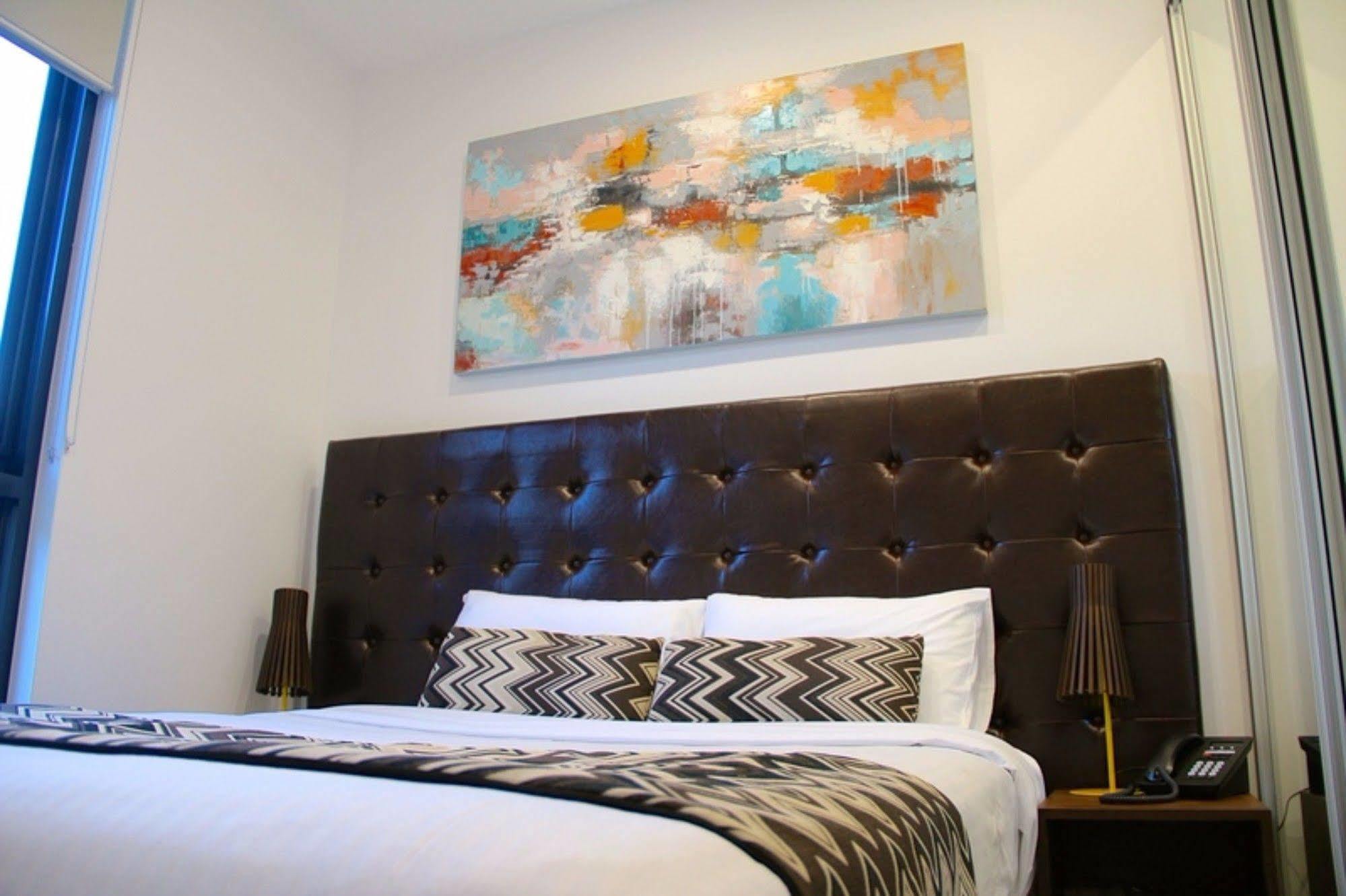 Whitehorse Apartments Hotel Бокс Хил Екстериор снимка