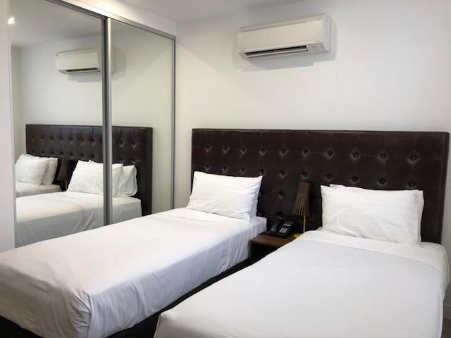 Whitehorse Apartments Hotel Бокс Хил Екстериор снимка