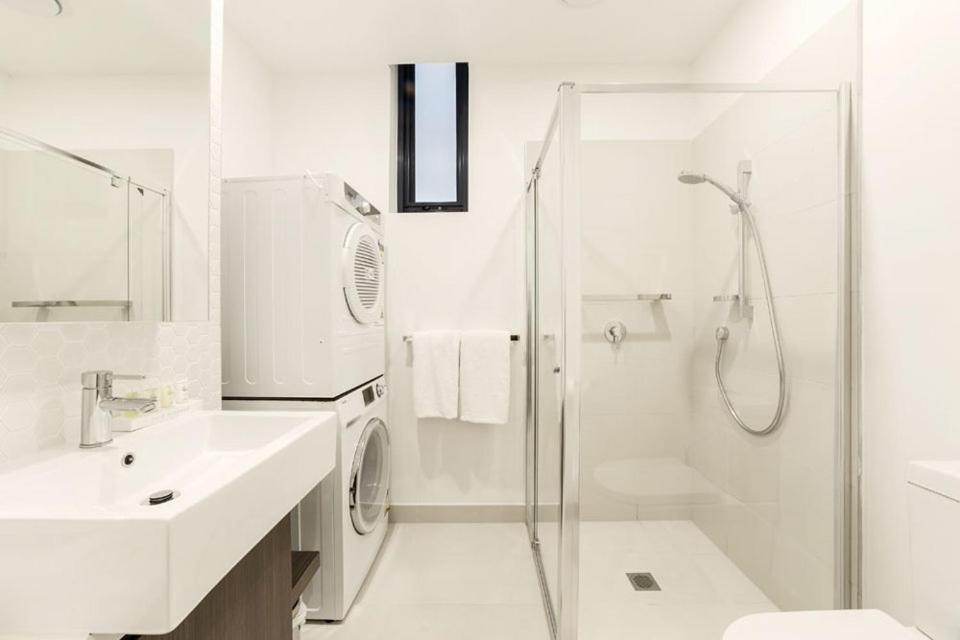 Whitehorse Apartments Hotel Бокс Хил Екстериор снимка