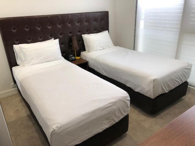Whitehorse Apartments Hotel Бокс Хил Екстериор снимка